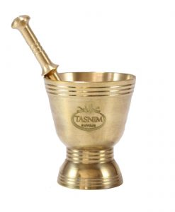 زعفران نگین کادویی تسنیم طرح مروارید در بستهبندی خاتم و قرارگرفته در جعبه چوبی و روکش مخمل، یادگاری زیبا برای شما است که بالاترین کیفیت را به همراه دارد.