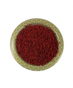 زعفران نگین کادویی تسنیم طرح مروارید در بستهبندی خاتم و قرارگرفته در جعبه چوبی و روکش مخمل، یادگاری زیبا برای شما است که بالاترین کیفیت را به همراه دارد.